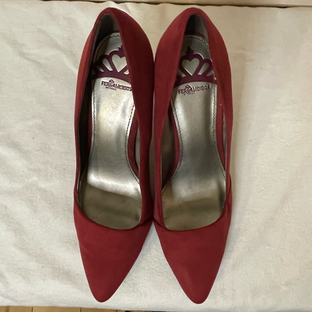 GUC Fergalicious by Fergie Jinx Burgundy Heels